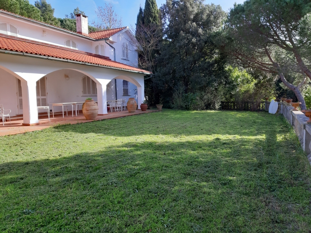 Periferia Sud, 6 Bedrooms Bedrooms, ,3 BathroomsBathrooms,Indipendente,Vendita,1074