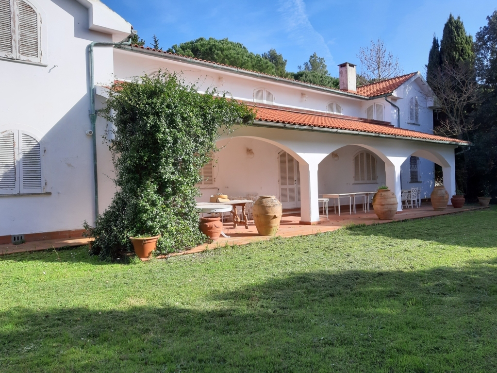 Periferia Sud, 6 Bedrooms Bedrooms, ,3 BathroomsBathrooms,Indipendente,Vendita,1074