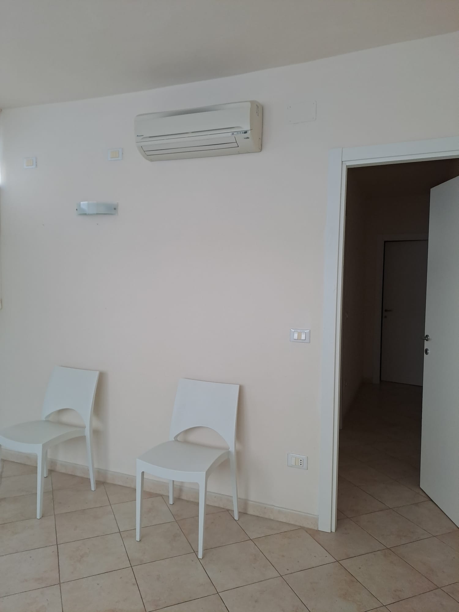 Centro Residenziale, 2 Rooms Rooms,2 BathroomsBathrooms,Ufficio,Affitto,1343